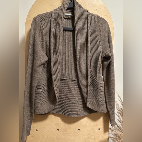 H&M Sweaters - Short Cardigan